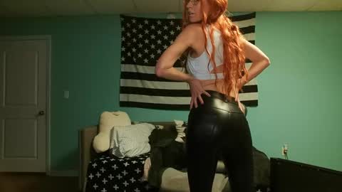 Snapshot of anabelleleigh chatting on May 8, 2026, 11:54 pm Anabelleleigh online show from May 8, 2026, 11:54 pm