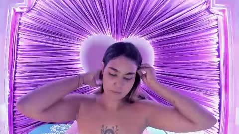 Snapshot of anaelle_bardin chatting on June 13, 2026, 3:43 pm Anna online show from June 13, 2026, 3:43 pm