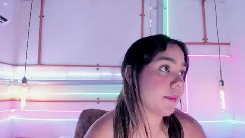 Snapshot of anaelle_bardin chatting on July 6, 2026, 5:04 pm Anna online show from July 6, 2026, 5:04 pm