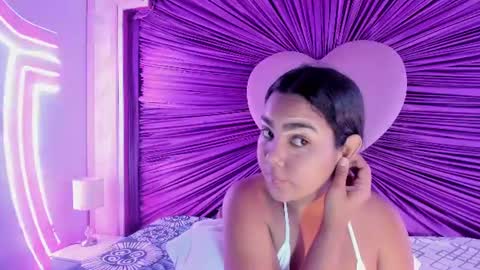 Snapshot of anaelle_bardin chatting on July 10, 2026, 3:47 pm Anna online show from July 10, 2026, 3:47 pm
