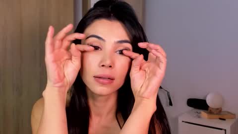 Snapshot of anahenao chatting on October 16, 2025, 8:32 pm Ana Henao or Annie... Follow me ahenaocb Insta X online show from October 16, 2025, 8:32 pm