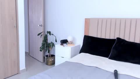 Snapshot of anahenao chatting on October 27, 2025, 8:02 pm Ana Henao or Annie... Follow me ahenaocb Insta X online show from October 27, 2025, 8:02 pm