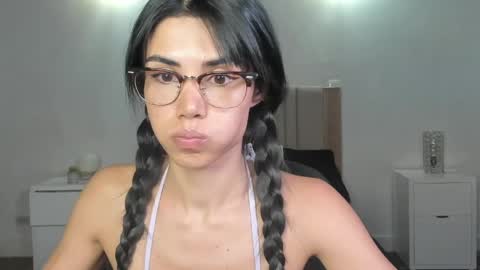 Snapshot of anahenao chatting on May 8, 2026, 11:54 pm Ana Henao or Annie... Follow me ahenaocb Insta X online show from May 8, 2026, 11:54 pm