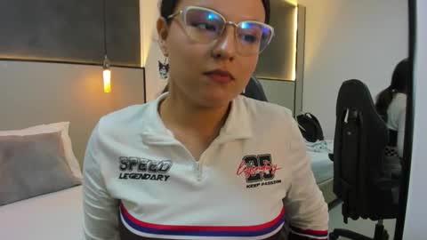 Snapshot of anahi_amery chatting on December 15, 2025, 9:30 pm A N A H I online show from December 15, 2025, 9:30 pm