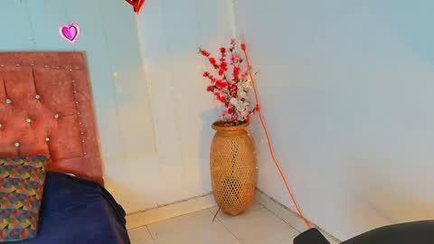 Snapshot of anahiblue04 chatting on February 18, 2025, 3:32 pm Anahi online show from February 18, 2025, 3:32 pm