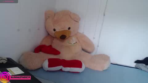 Snapshot of anahibrowns95 chatting on February 24, 2025, 7:41 pm Anahi Browns online show from February 24, 2025, 7:41 pm