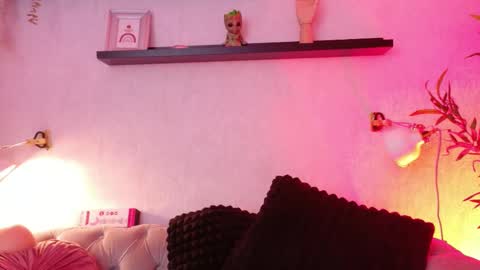 Snapshot of anaise_latif chatting on October 22, 2025, 11:43 am Anaise online show from October 22, 2025, 11:43 am