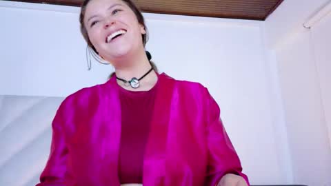 Anaise  online show from December 17, 2025, 11:38 am