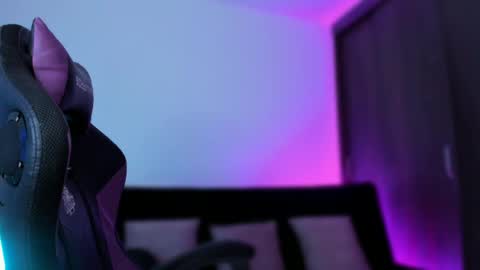      help me to get 100 thumps up  online show from January 24, 2025, 2:28 am