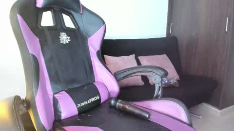      help me to get 100 thumps up  online show from February 4, 2025, 4:48 am