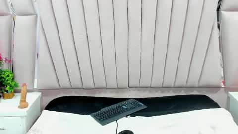 AbbyAndAntonela online show from February 21, 2025, 5:09 pm