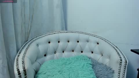 analia18  online show from February 21, 2025, 1:33 pm