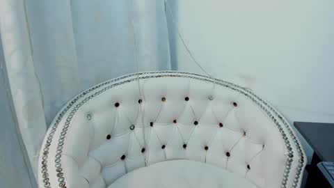 analia18  online show from March 6, 2025, 3:45 pm