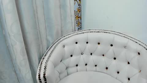 analia18  online show from March 9, 2025, 4:22 pm