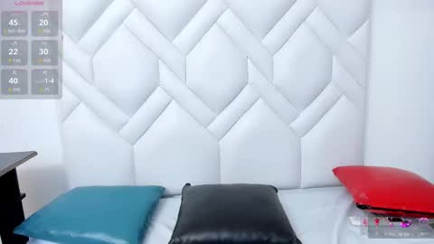 analia18  online show from September 17, 2025, 1:35 pm