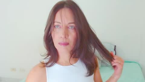 anapereira12 online show from April 12, 2026, 5:07 pm