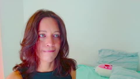 anapereira12 online show from April 15, 2026, 4:47 pm