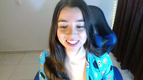 Snapshot of anarosse__ chatting on December 7, 2024, 11:18 am ana 3 online show from December 7, 2024, 11:18 am