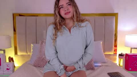 Mia online show from April 7, 2026, 12:27 pm