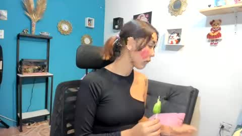 Snapshot of anastasia_tuya chatting on July 16, 2026, 9:32 pm anastasia online show from July 16, 2026, 9:32 pm
