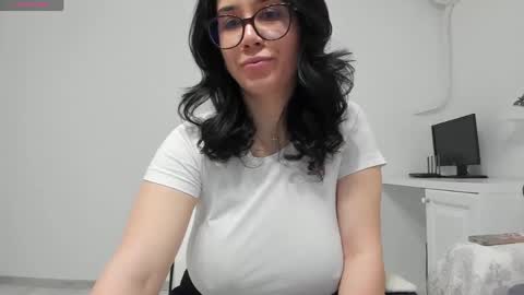 Snapshot of anayscaandy chatting on April 30, 2026, 3:57 am Andreea online show from April 30, 2026, 3:57 am
