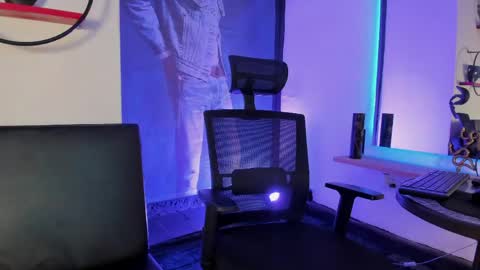 anddy_hugecock online show from May 19, 2026, 1:28 pm