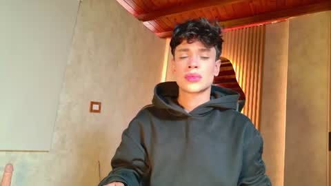 Snapshot of ander_ashford77 chatting on June 25, 2026, 1:04 pm Ander online show from June 25, 2026, 1:04 pm