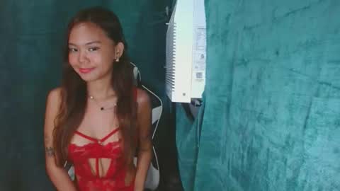 andiaprecious_ online show from April 23, 2026, 12:51 pm