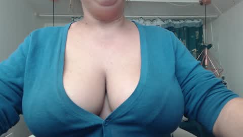 Snapshot of andrahart_ chatting on January 4, 2025, 6:30 pm AndraHart  online show from January 4, 2025, 6:30 pm