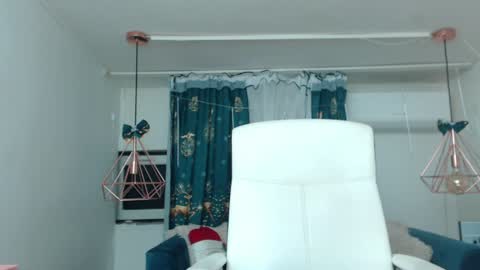 Snapshot of andrahart_ chatting on January 7, 2025, 7:06 pm AndraHart  online show from January 7, 2025, 7:06 pm