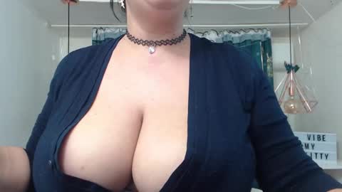 Snapshot of andrahart_ chatting on February 23, 2025, 1:53 pm AndraHart  online show from February 23, 2025, 1:53 pm