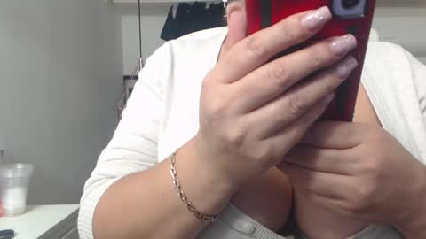 Snapshot of andrahart_ chatting on October 4, 2025, 5:33 pm AndraHart  online show from October 4, 2025, 5:33 pm