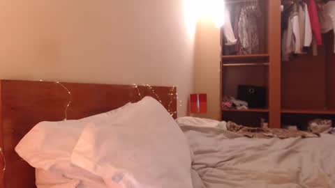 Andra online show from December 8, 2024, 4:57 am