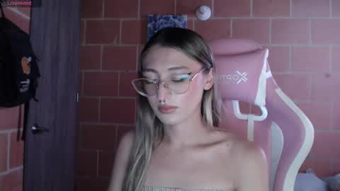 Andrea  online show from October 9, 2025, 3:32 pm