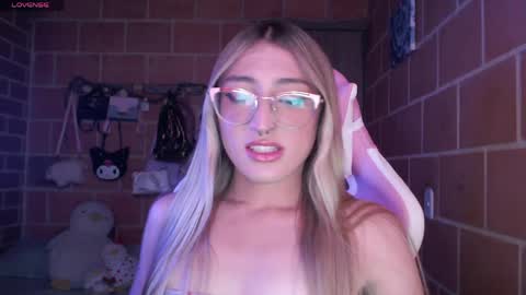 Andrea  online show from May 22, 2026, 5:40 pm