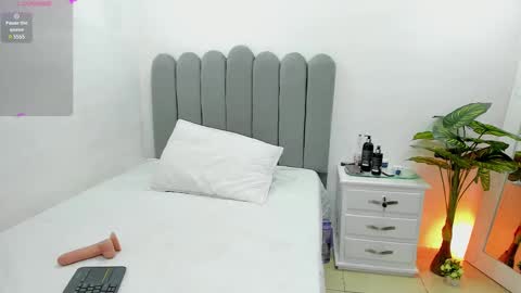  Andrea  online show from March 3, 2025, 1:31 pm