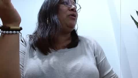 Andrea Model trainer Luxury ST online show from September 19, 2025, 11:27 pm