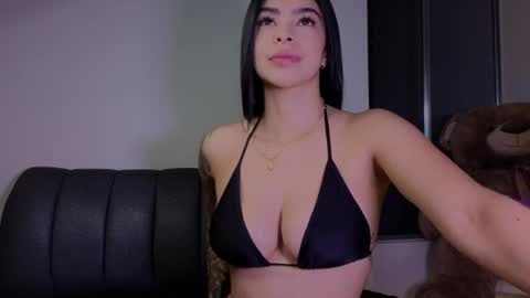 Snapshot of andrea_torres_ chatting on April 22, 2026, 4:59 am online show from April 22, 2026, 4:59 am