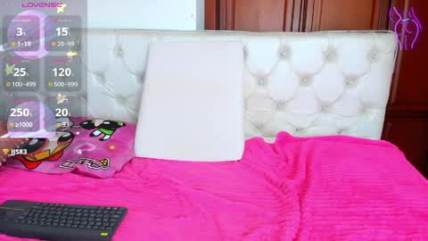 Naomi Andrea Daviss online show from April 1, 2026, 1:41 pm