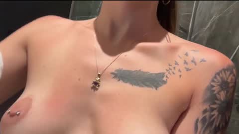 Andrea Elizabeth online show from September 30, 2025, 1:54 am