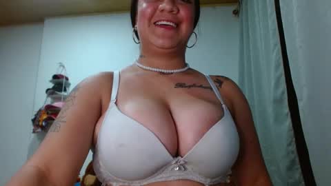 Snapshot of andrebigboobs chatting on March 5, 2025, 1:52 am Andre online show from March 5, 2025, 1:52 am