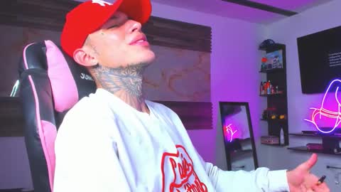 Snapshot of andrees_s chatting on October 26, 2025, 11:31 pm andrees_s online show from October 26, 2025, 11:31 pm