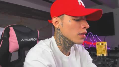 Snapshot of andrees_s chatting on October 28, 2025, 2:48 am andrees_s online show from October 28, 2025, 2:48 am