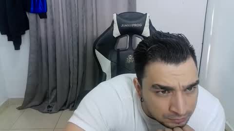andres180950734 online show from May 12, 2026, 12:35 pm