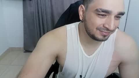 andres180950734 online show from May 19, 2026, 12:33 pm