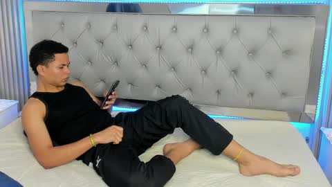 Snapshot of andres1_8 chatting on April 30, 2026, 1:23 am IM ANDRES online show from April 30, 2026, 1:23 am