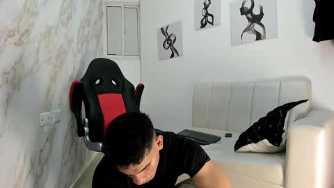 andres_stud online show from November 23, 2025, 5:18 am