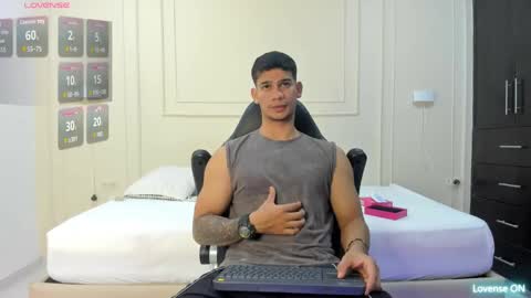 andres_stud online show from May 23, 2026, 4:07 am