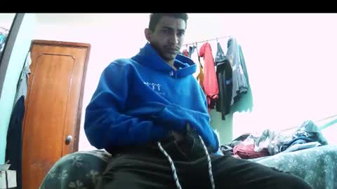 andrescaraballo18 online show from April 3, 2026, 5:27 am