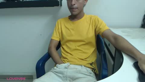 andrescoll25 online show from May 26, 2026, 2:51 am